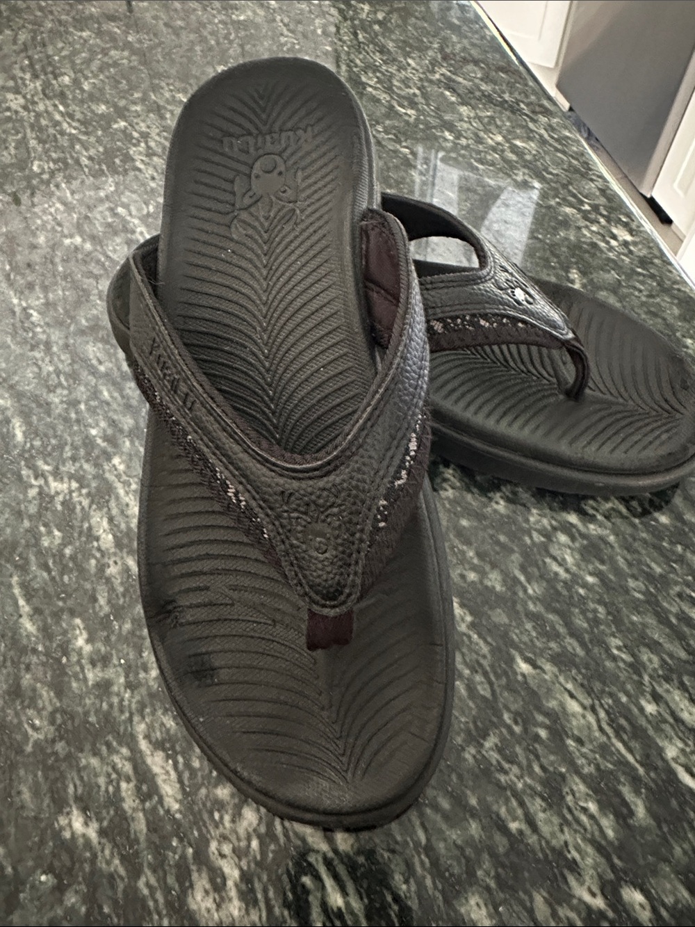 Men’s black KuaiLu Flip Flop Sandals